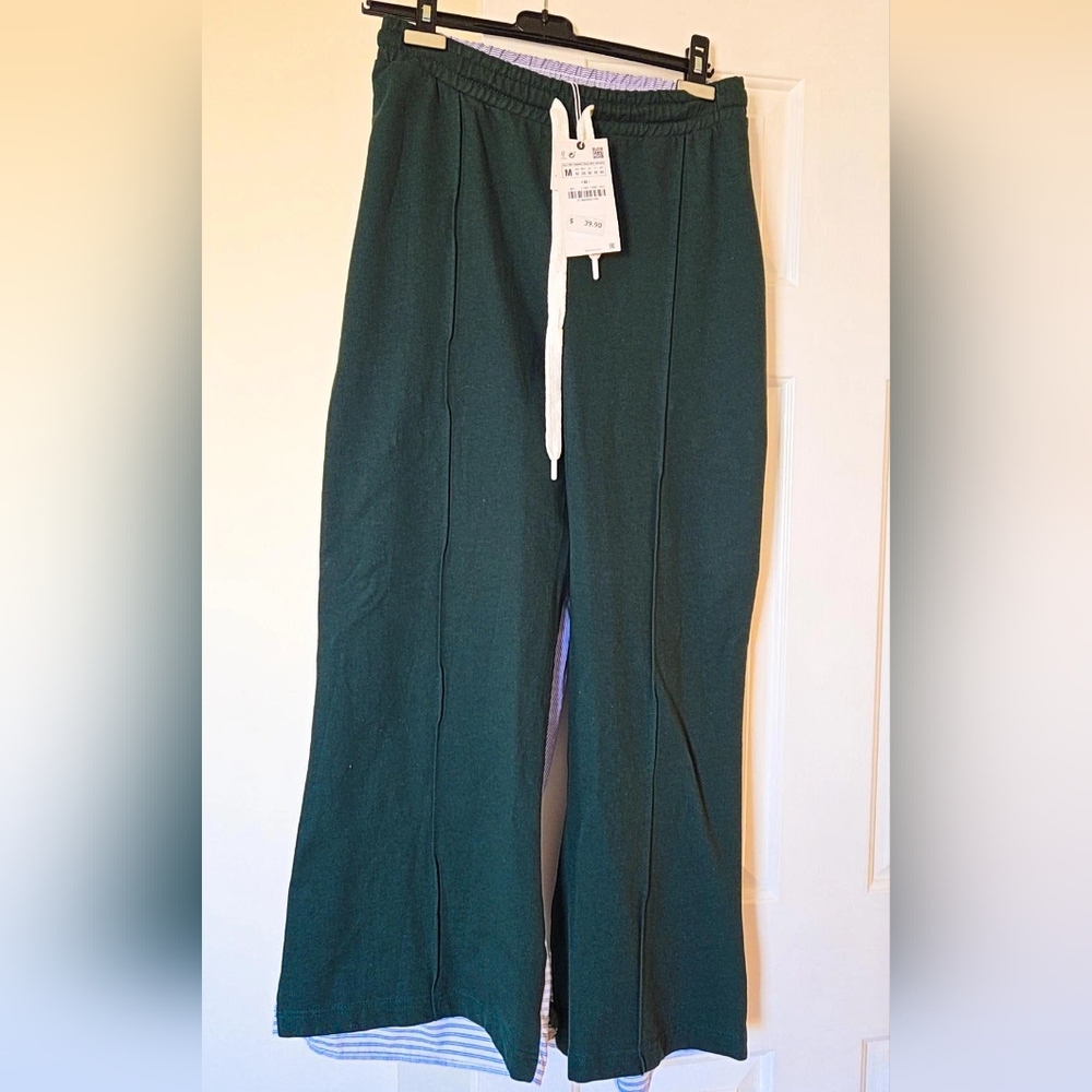 NWT Zara Green Joggers with Elastic Waistband and Relaxed Fit